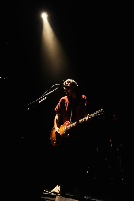 椎木知仁（G, Vo）（Photo by MASANORI FUJIKAWA）