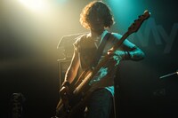 山本大樹（B, Cho）（Photo by MASANORI FUJIKAWA）