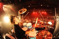 山田淳（Dr）（Photo by MASANORI FUJIKAWA）