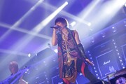 KISHOW(Vo)(撮影:平野タカシ、M.キセキ)