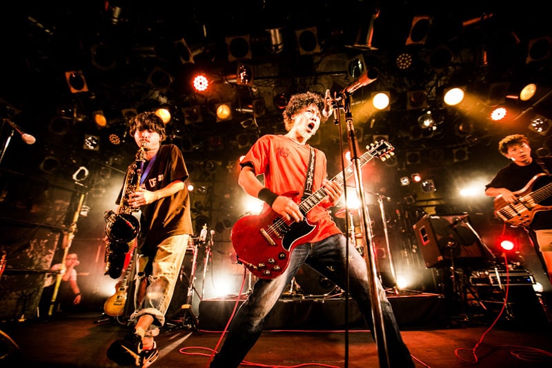FEELFLIP「I’M ON MY WAY TOUR 2016」東京・渋谷CLUB QUATTRO公演の様子。（撮影：カヤキヨシアキ）