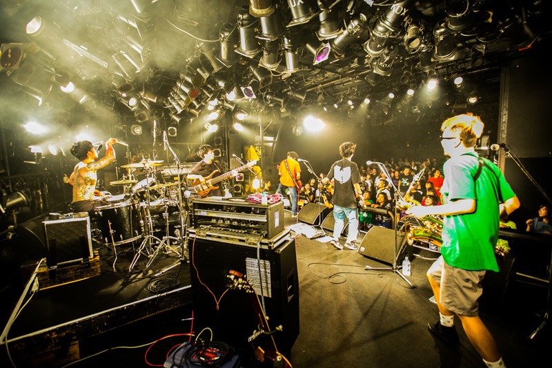 FEELFLIP「I’M ON MY WAY TOUR 2016」東京・渋谷CLUB QUATTRO公演の様子。（撮影：カヤキヨシアキ）