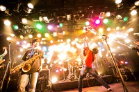 FEELFLIP「I’M ON MY WAY TOUR 2016」東京・渋谷CLUB QUATTRO公演の様子。（撮影：カヤキヨシアキ）