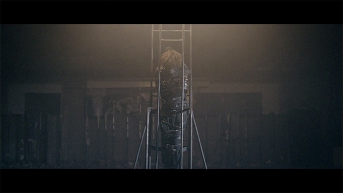 宮野真守「The Birth」MVのワンシーン。