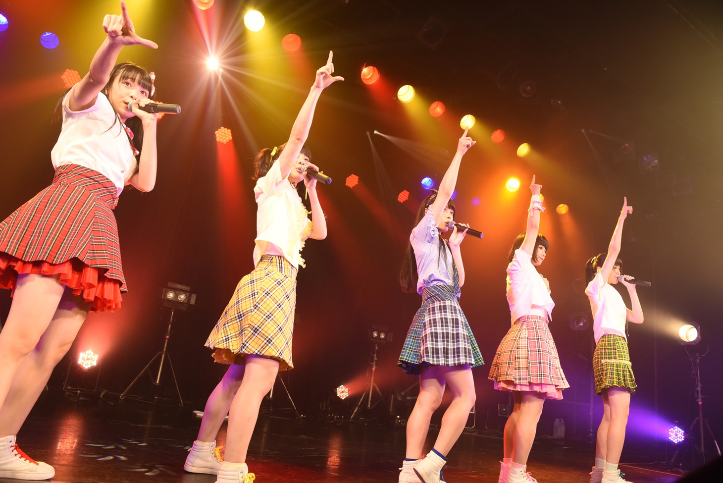 神宿の2周年記念ライブ「神が宿る場所～2周年！夢の扉をこじ開けるまで～」の様子。