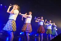 神宿の2周年記念ライブ「神が宿る場所～2周年！夢の扉をこじ開けるまで～」の様子。