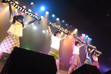 神宿の2周年記念ライブ「神が宿る場所～2周年！夢の扉をこじ開けるまで～」の様子。