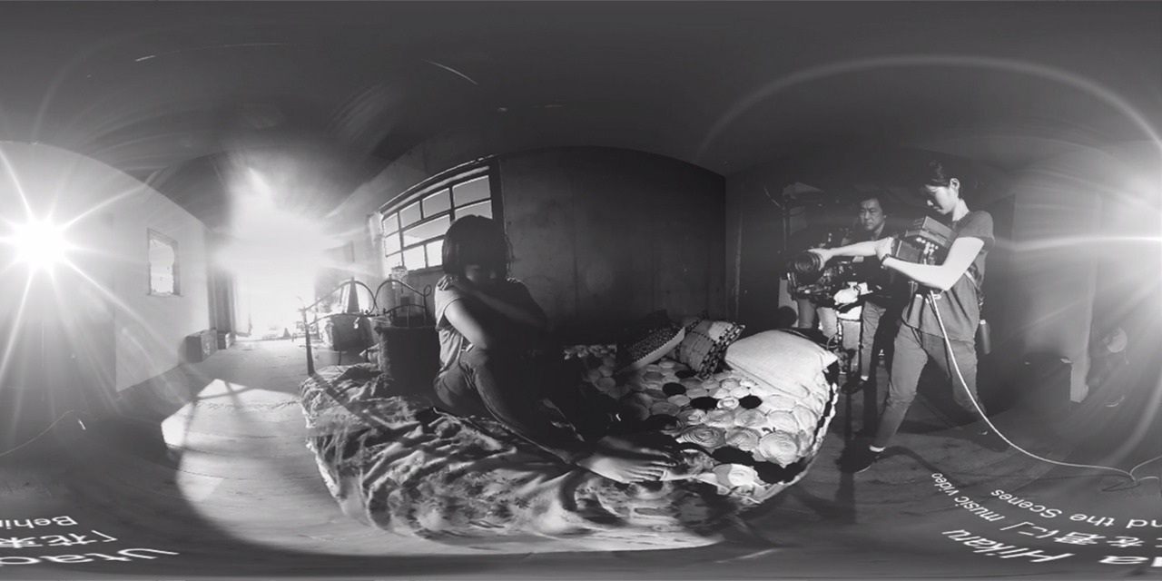 宇多田ヒカル「花束を君に」360°メイキング映像のワンシーン。