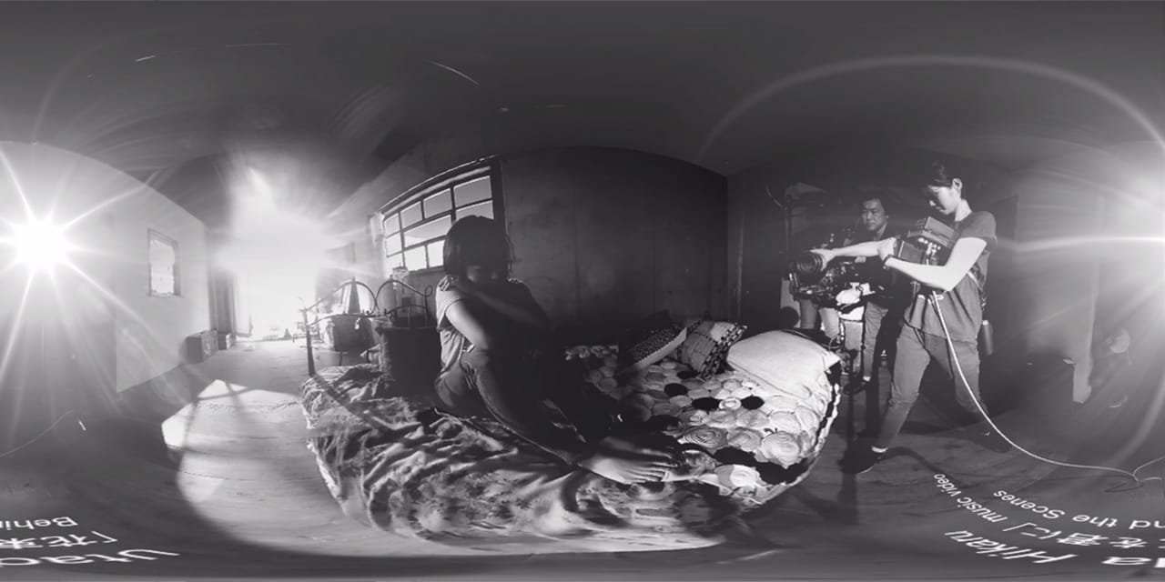宇多田ヒカル「花束を君に」360°メイキング映像のワンシーン。