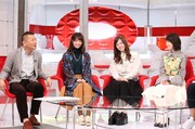 左からMCの上田晋也、乃木坂46の西野七瀬、白石麻衣、生駒里奈。 (c)日本テレビ
