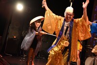 悪代官を斬り捨てる星野みちる。