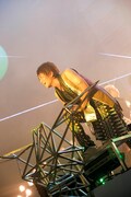 KISHOW(撮影:平野タカシ、M.キセキ)