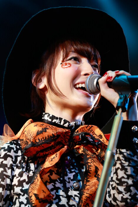 花澤香菜「HAPPY HANAZAWEEEEN」の様子。（写真提供：アニプレックス）