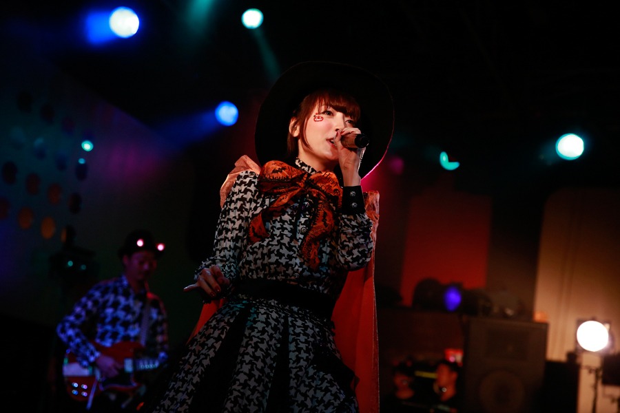 花澤香菜「HAPPY HANAZAWEEEEN」の様子。（写真提供：アニプレックス）