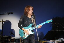 「OSHIKI KADOMATSU Produce ILLUMINANT REBIRTH "NIKOICHI" feat. MAY'S」の様子。(c)SANRIO