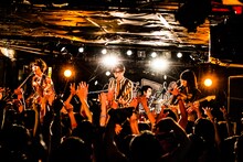 夜の本気ダンス（撮影：浜野カズシ）