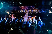 夜の本気ダンス（撮影：浜野カズシ）