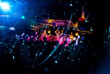 夜の本気ダンス（撮影：浜野カズシ）