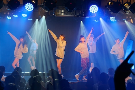 「ミラクル☆パラダイス」を歌うi☆Ris。