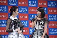 左から島崎遥香、横山由依。