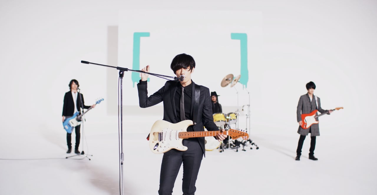 Alexandros]が金髪ダンサーと共演、ポップでカラフルな新MV - 音楽ナタリー