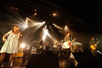 HY+BIGMAMA「Synchronicity Tour 2016」沖縄・ミュージックタウン音市場公演の様子。（Photo by G-KEN）