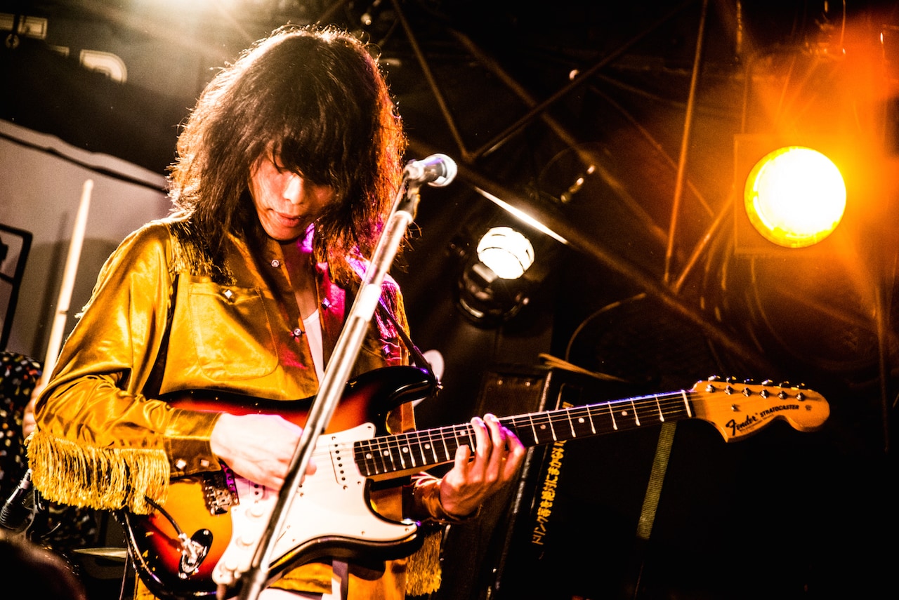 夜の本気ダンスに神戸出身ギタリスト西田一紀加入