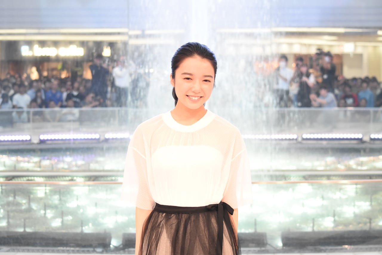 上白石萌音、デビュー記念イベントに新海誠からのメッセージ「この人は歌うべき人」