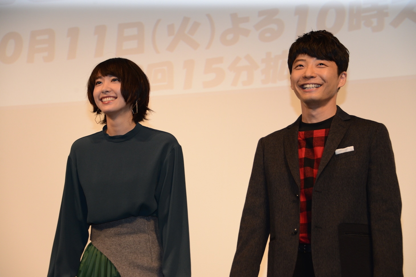 左から新垣結衣、星野源。
