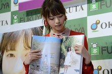 一番テンションが上がったカットを説明する西野七瀬。