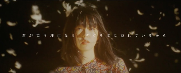 SHE'S「Tonight」ミュージックビデオのワンシーン。