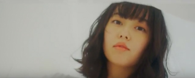 SHE'S「Tonight」ミュージックビデオのワンシーン。