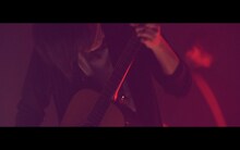 androp「Sunny day」MVのワンシーン。