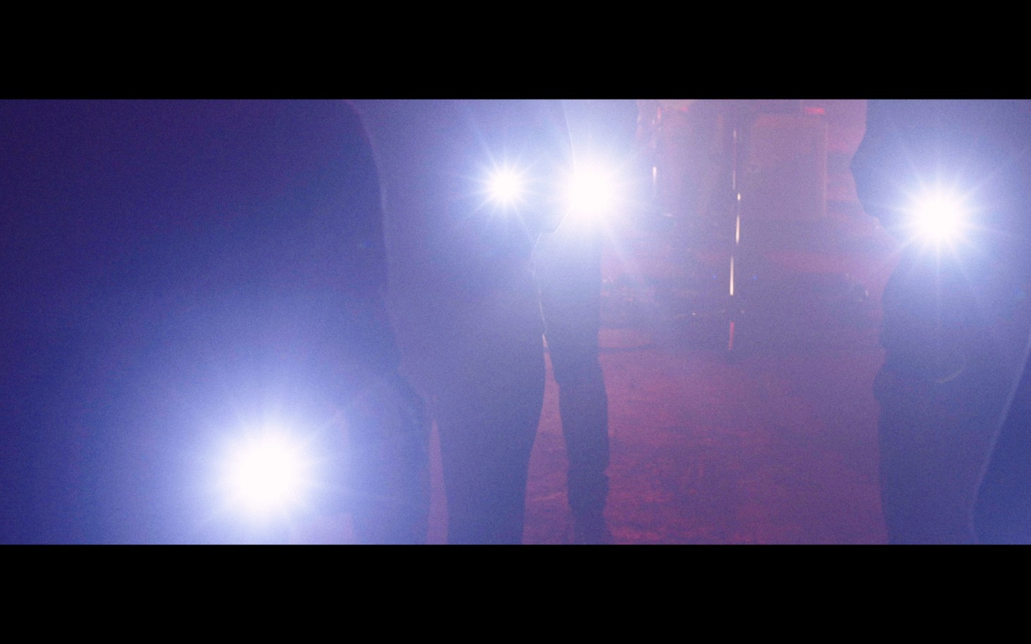 androp「Sunny day」MVのワンシーン。