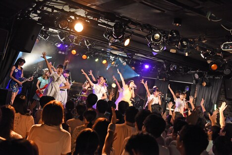 PASSPO☆とコラボを行うアイドルネッサンス。