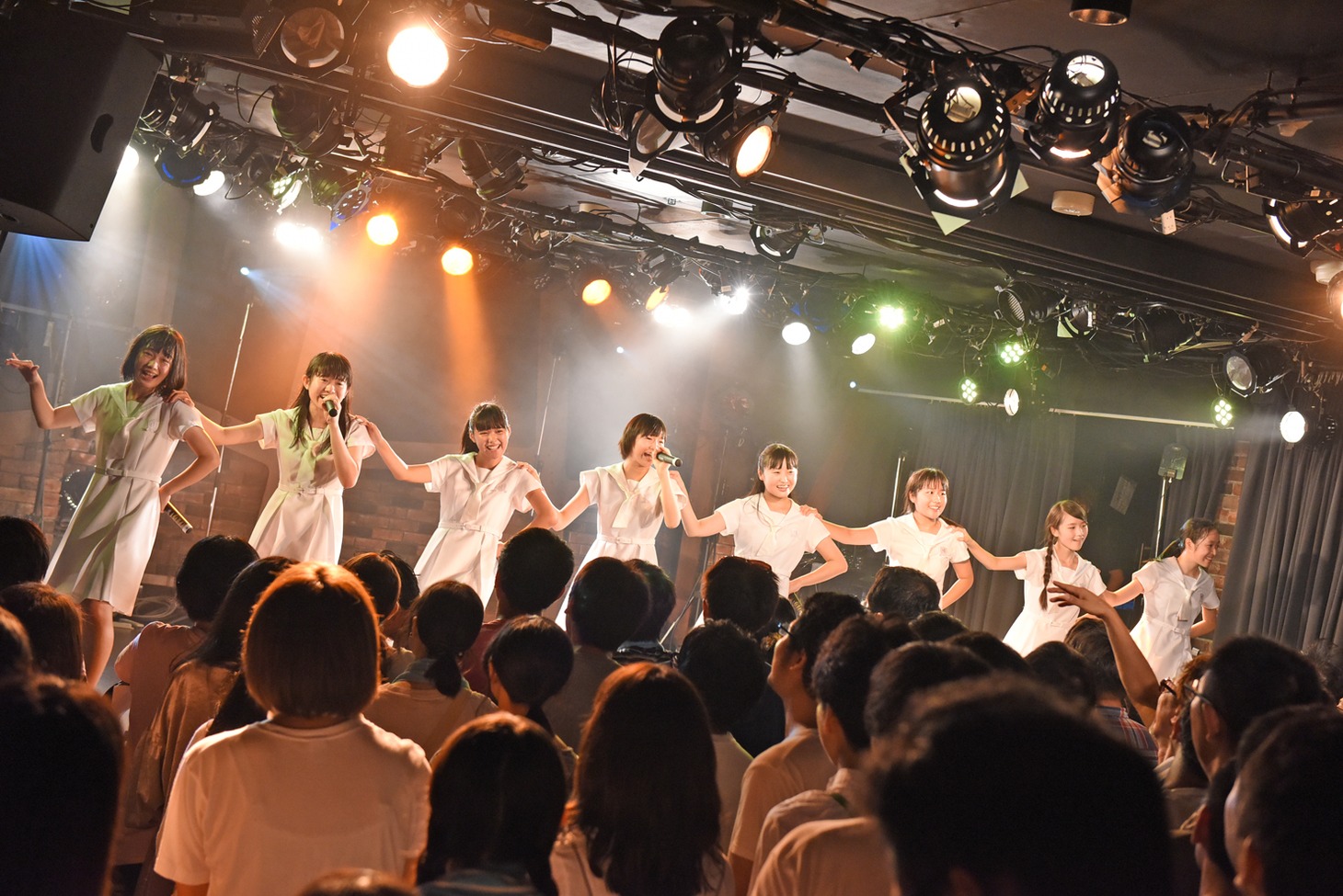アイドルネッサンスによるライブの様子。