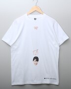 佐保明梨×宇川直宏 Tシャツの表面。