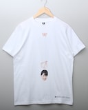 佐保明梨×宇川直宏 Tシャツの表面。