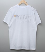 佐保明梨×宇川直宏 Tシャツの裏面。