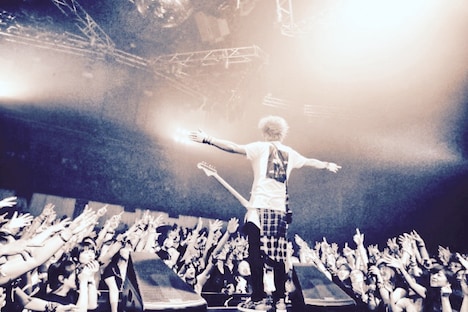 INORANのライブの様子。（撮影：菊池茂夫）