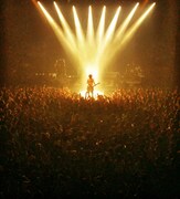 INORANのライブの様子。