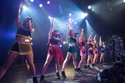 「アップアップガールズ（仮） Road to 武道館 LIVE! LIVE! LIVE!」初日公演の様子。（写真提供：YU-Mエンターテインメント）