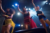 「アップアップガールズ（仮） Road to 武道館 LIVE! LIVE! LIVE!」初日公演の様子。（写真提供：YU-Mエンターテインメント）