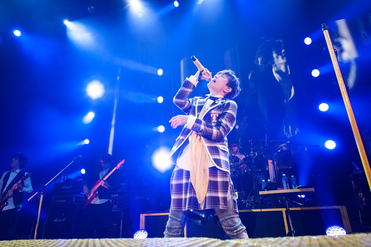 TETSUYA「TETSUYA LIVE TOUR 2016『THANK YOU』」東京・赤坂BLITZ公演の様子。（撮影：今元秀明）