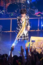 TETSUYA「TETSUYA LIVE TOUR 2016『THANK YOU』」東京・赤坂BLITZ公演の様子。（撮影：今元秀明）