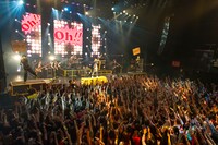 TETSUYA「TETSUYA LIVE TOUR 2016『THANK YOU』」東京・赤坂BLITZ公演の様子。（撮影：今元秀明）