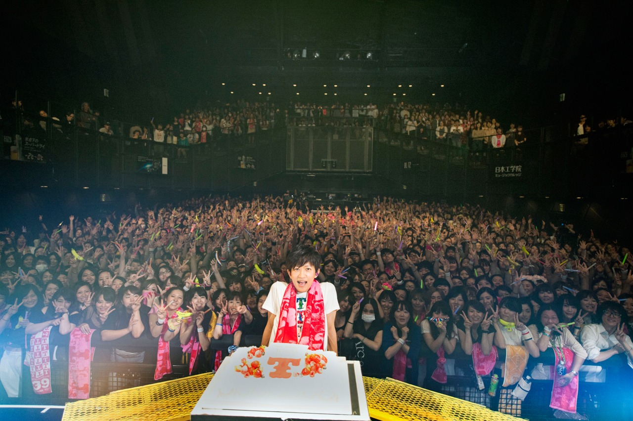 TETSUYA「TETSUYA LIVE TOUR 2016『THANK YOU』」東京・赤坂BLITZ公演の様子。（撮影：今元秀明）