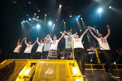 TETSUYA「TETSUYA LIVE TOUR 2016『THANK YOU』」東京・赤坂BLITZ公演の様子。（撮影：今元秀明）