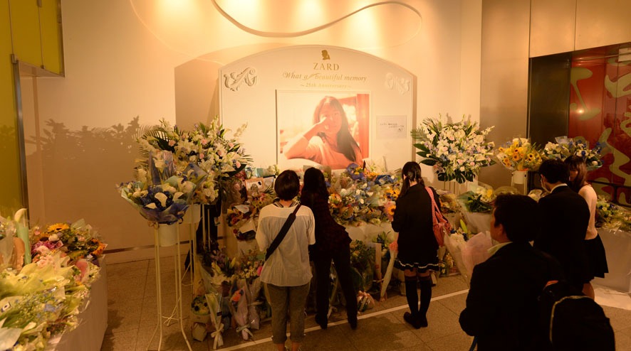25周年ライブ会場に設置されていた献花台。