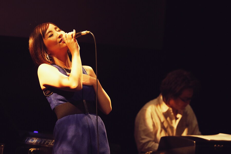 Nao Yoshioka、シンプル編成のプレミアムライブをハイレゾで